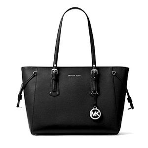 MICHAEL KORS
VOYAGER

EW TOTE
LEATHER
BLACK